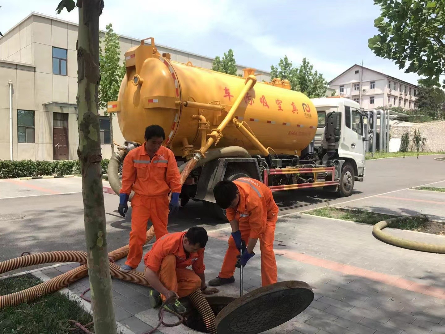 黄梅化粪池清理与5-8吨吸粪车施工效率分析